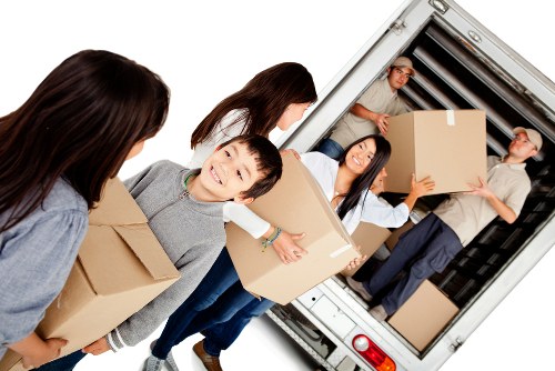 Man with van pricing for a local Finsbury move