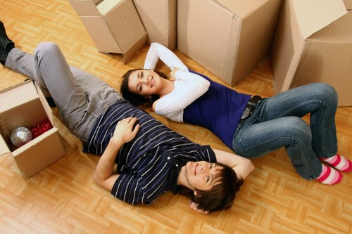 Delivery and unloading at destination location